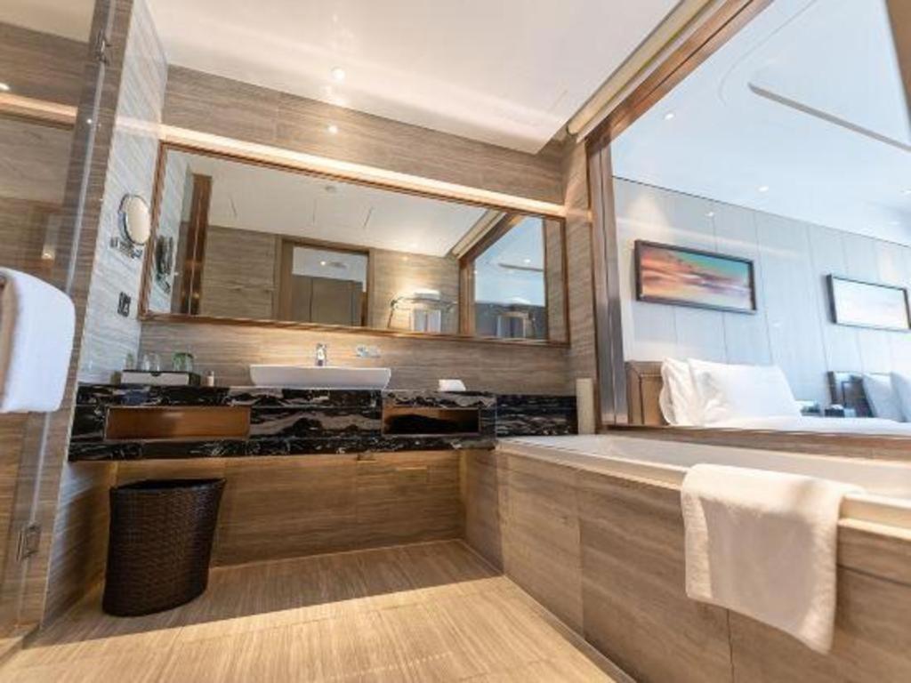 The Qube Hotel Jingzhou Экстерьер фото