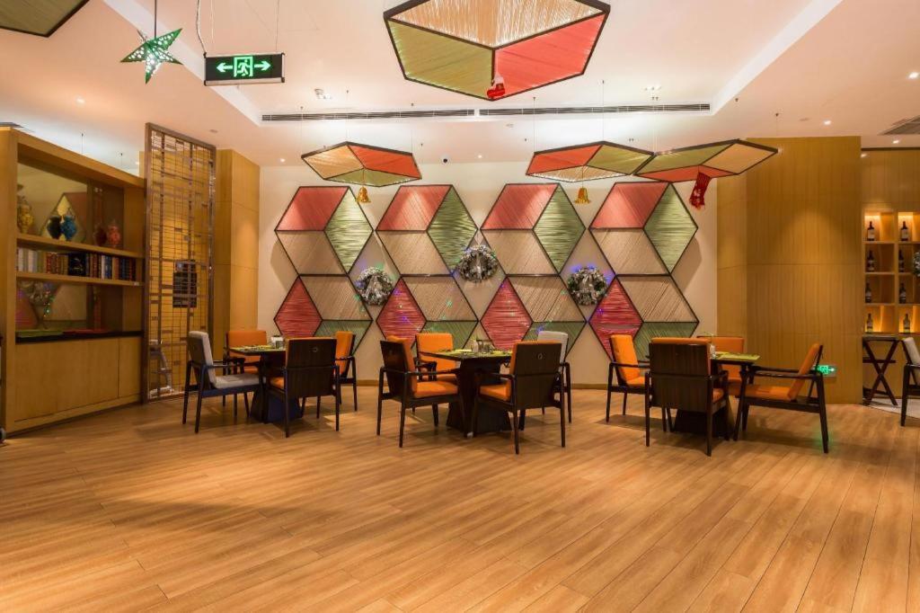 The Qube Hotel Jingzhou Экстерьер фото
