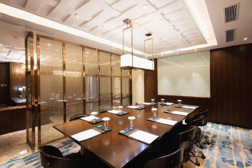The Qube Hotel Jingzhou Экстерьер фото