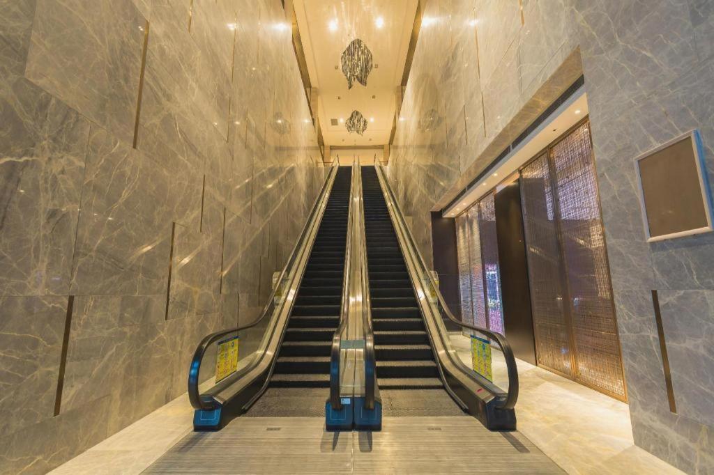 The Qube Hotel Jingzhou Экстерьер фото